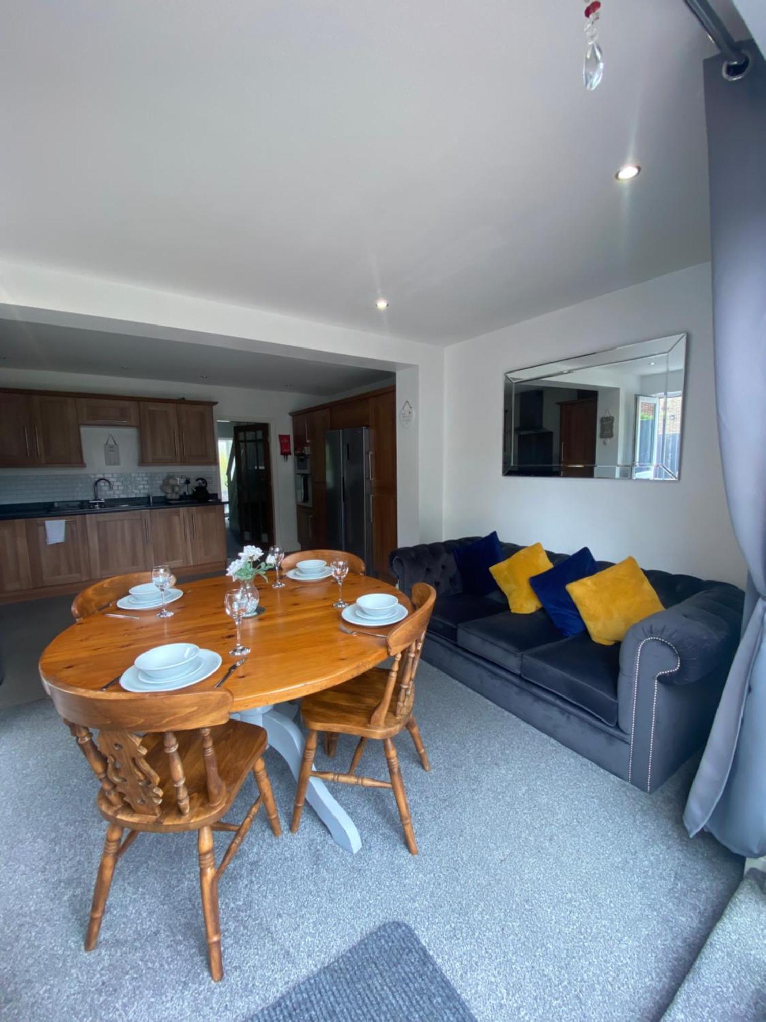 The Brook House - Spacious 3 Bed Home From Home In Burton Exterior foto